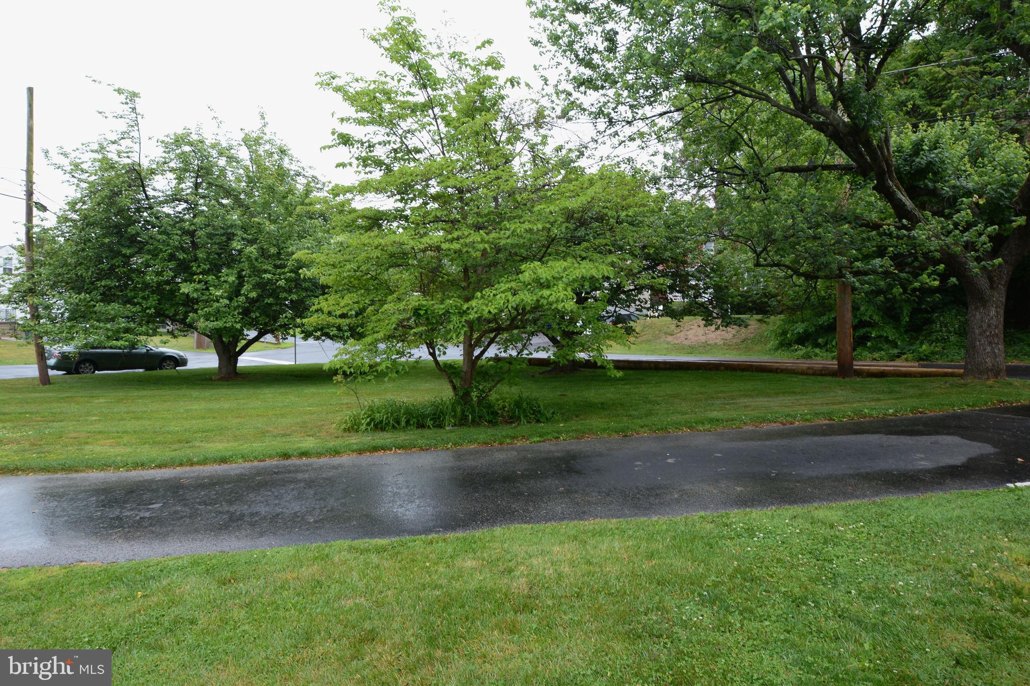 419 Continental Road Hatboro, PA 19040 - Photo 7 of 50 Horseshoe driveway and large corner lot