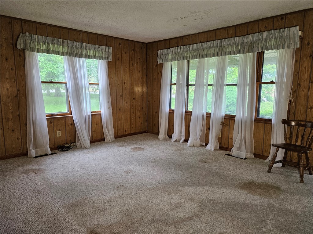 175 Airport Road Decatur, IL 62521 - Photo 5 of 33 Living room