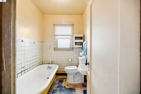 $299,000 | 10737 Pearmain Street, Oakland, CA 94603