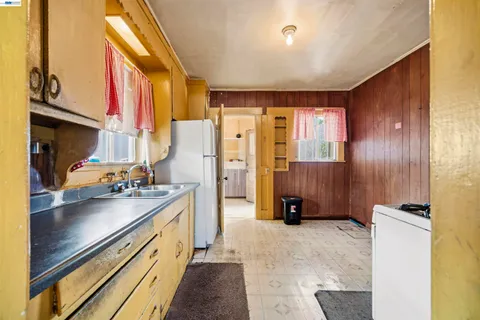 $299,000 | 10737 Pearmain Street, Oakland, CA 94603