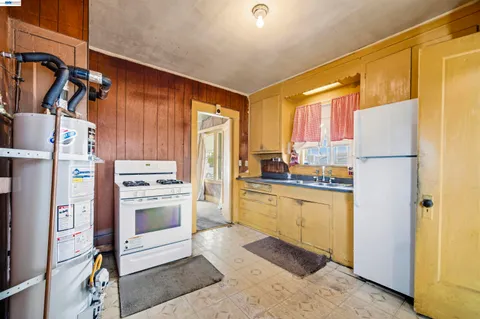 $299,000 | 10737 Pearmain Street, Oakland, CA 94603