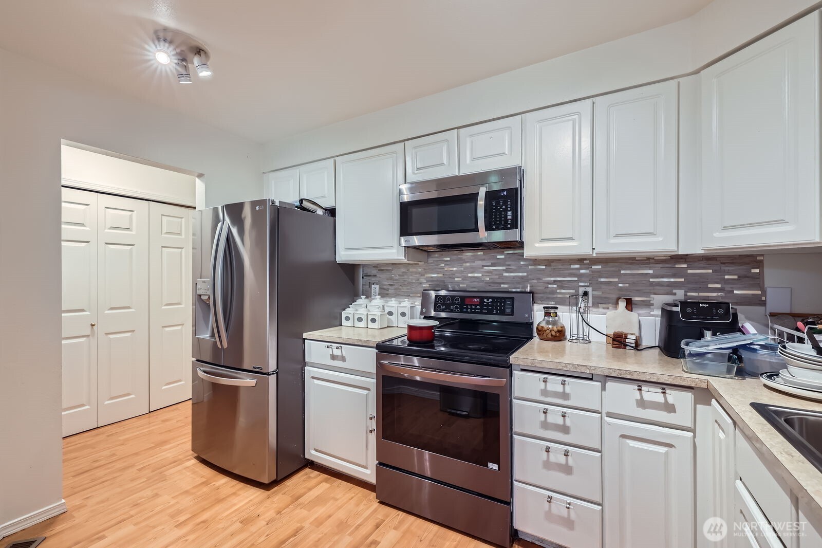 1131 115th Street Southwest, Unit J3 Everett, WA 98204 - Photo 4 of 11