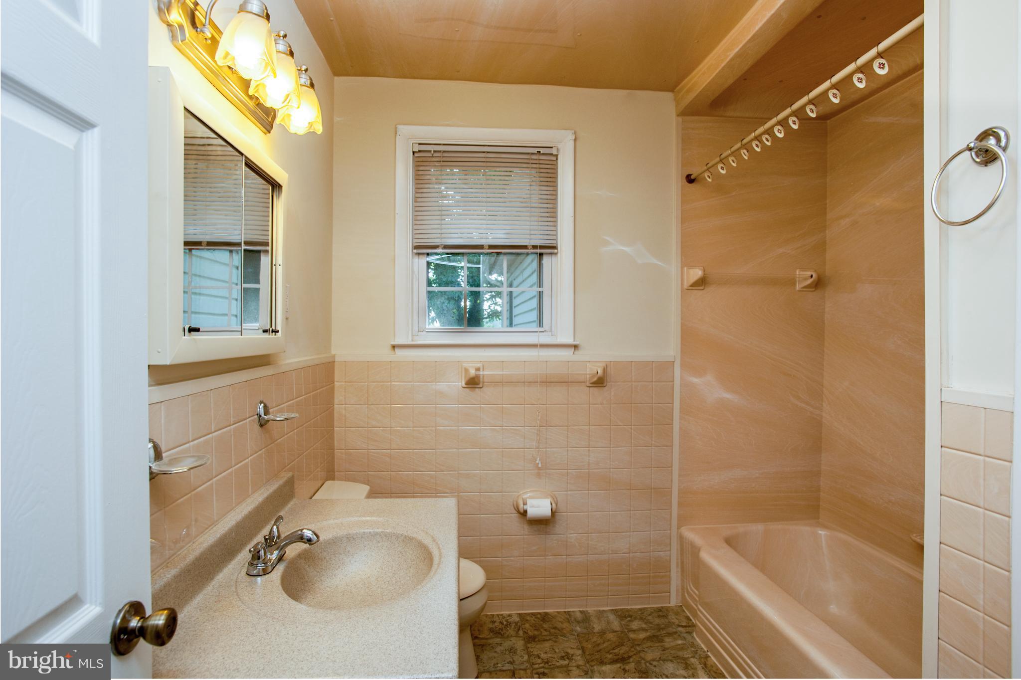 5721 Old Court Road Baltimore, MD 21244 - Photo 14 of 30 Bathroom 1