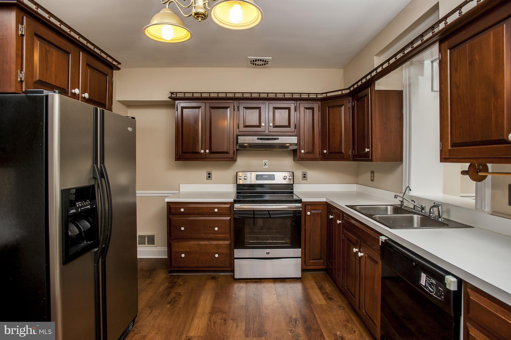 5721 Old Court Road Baltimore, MD 21244 - Photo 8 of 30 Kitchen