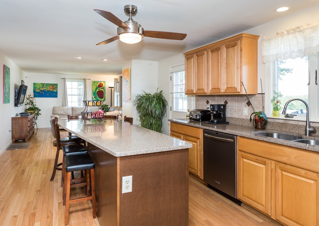 35 Flower Street Springfield, MA 01118 - Photo 8 of 30