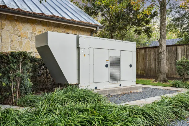 $4,950,000 | 7 Leisure Lane, Bunker Hill Village, TX 77024