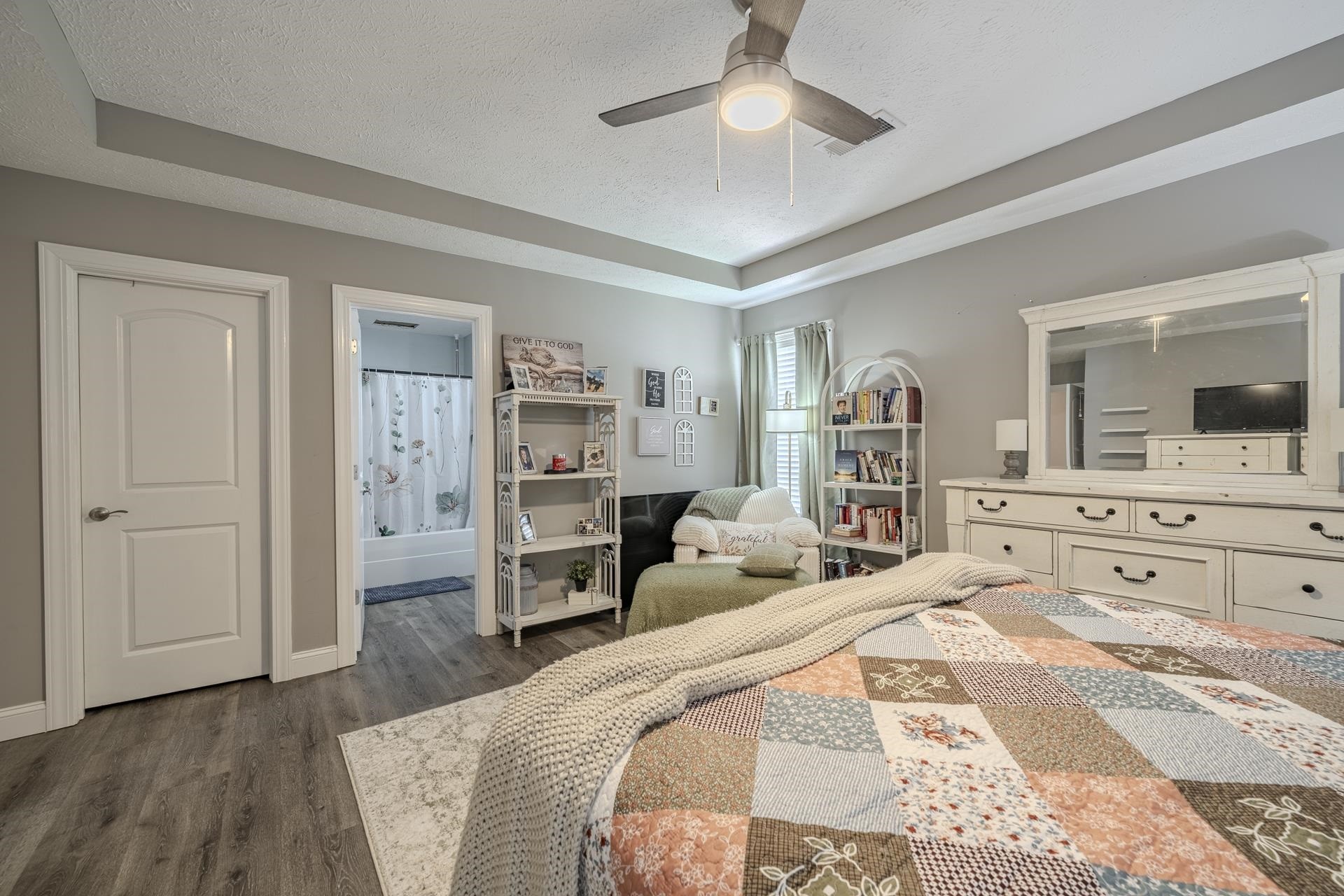 50 Perry Place Savannah, TN 38372 - Photo 20 of 38 a bedroom with a large bed and a tv