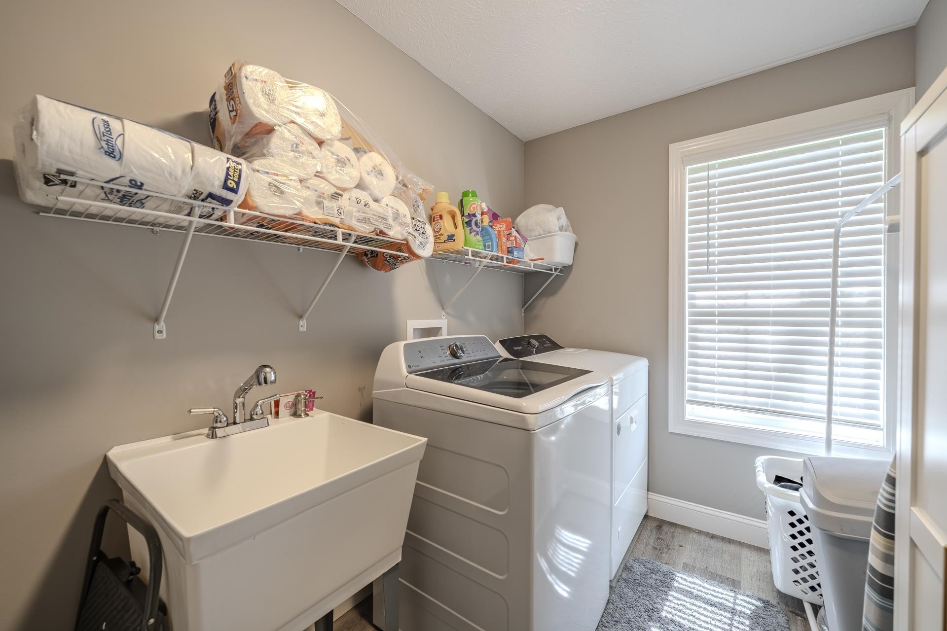 50 Perry Place Savannah, TN 38372 - Photo 27 of 38 a bathroom with a sink a mirror and a window