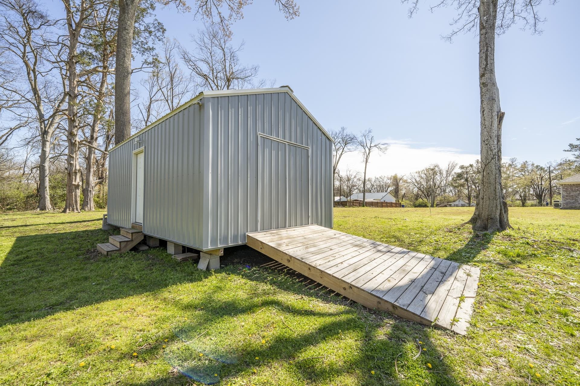 50 Perry Place Savannah, TN 38372 - Photo 34 of 38 a view of a backyard with a garden and plants