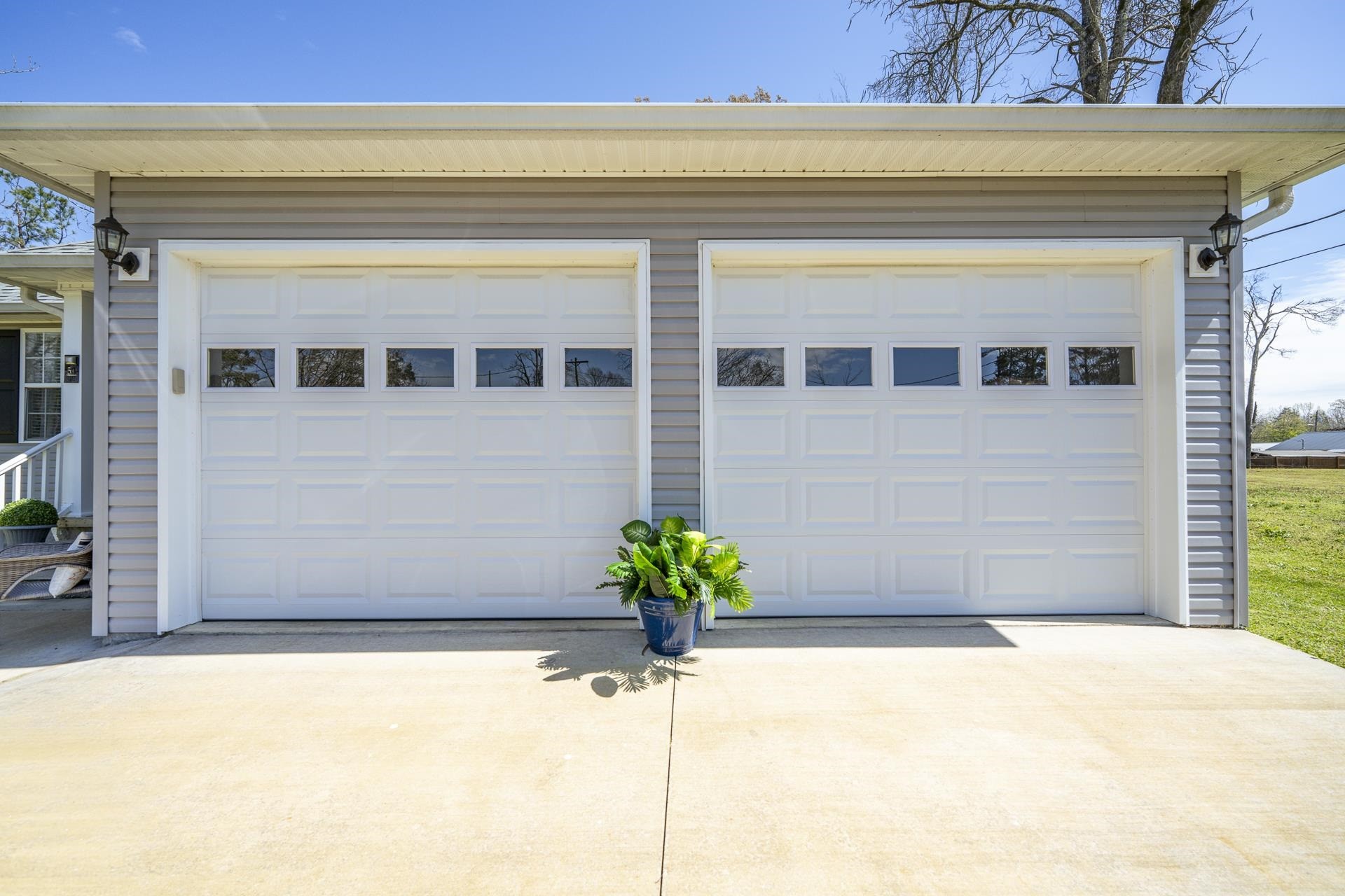 50 Perry Place Savannah, TN 38372 - Photo 35 of 38 a potted plant sitting on the side of a building