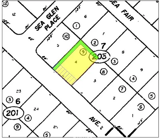 with white and white umbrellas