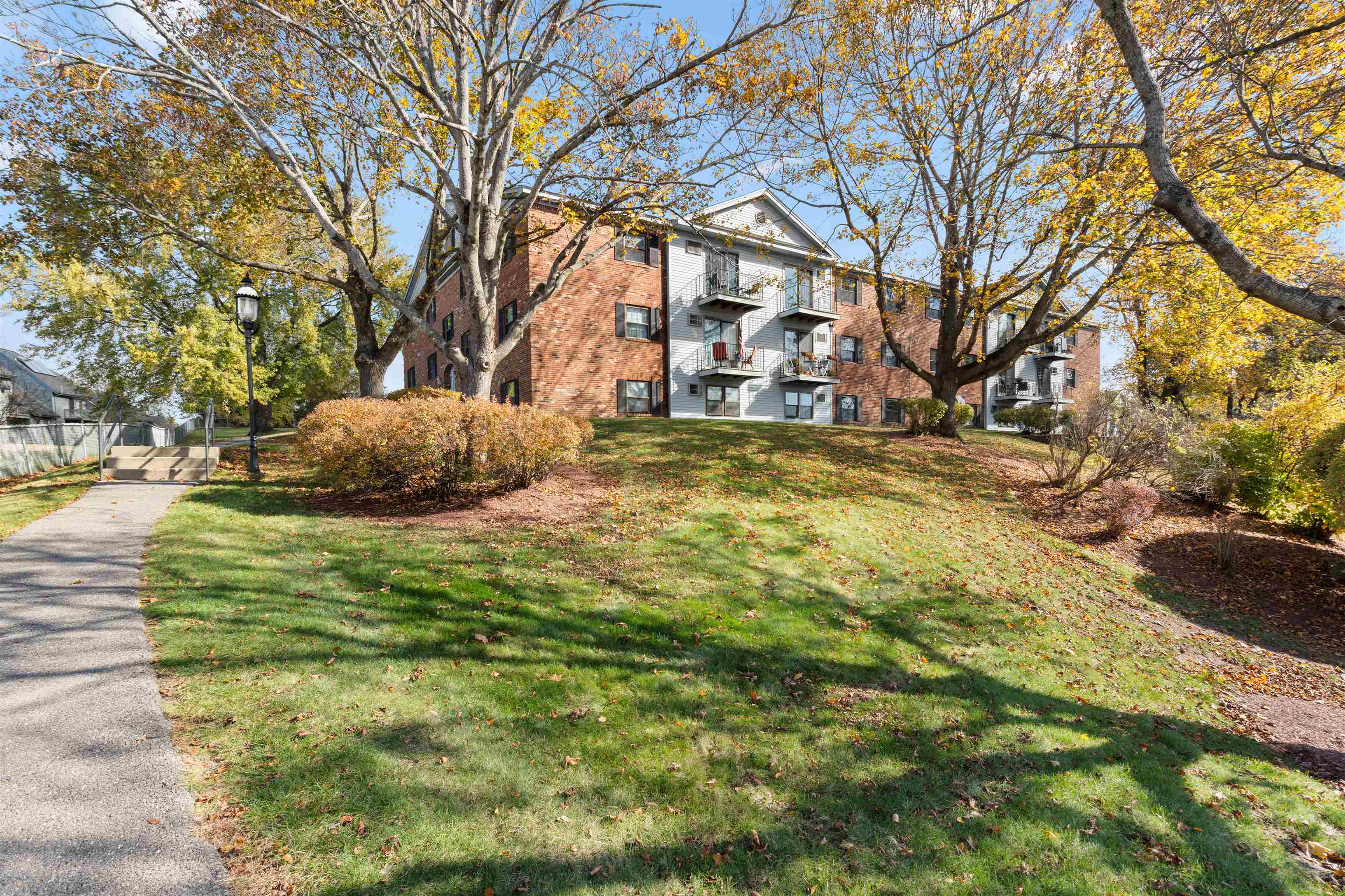 2 Bristol Court, Unit 352 Derry, NH 03038 - Photo 2 of 19