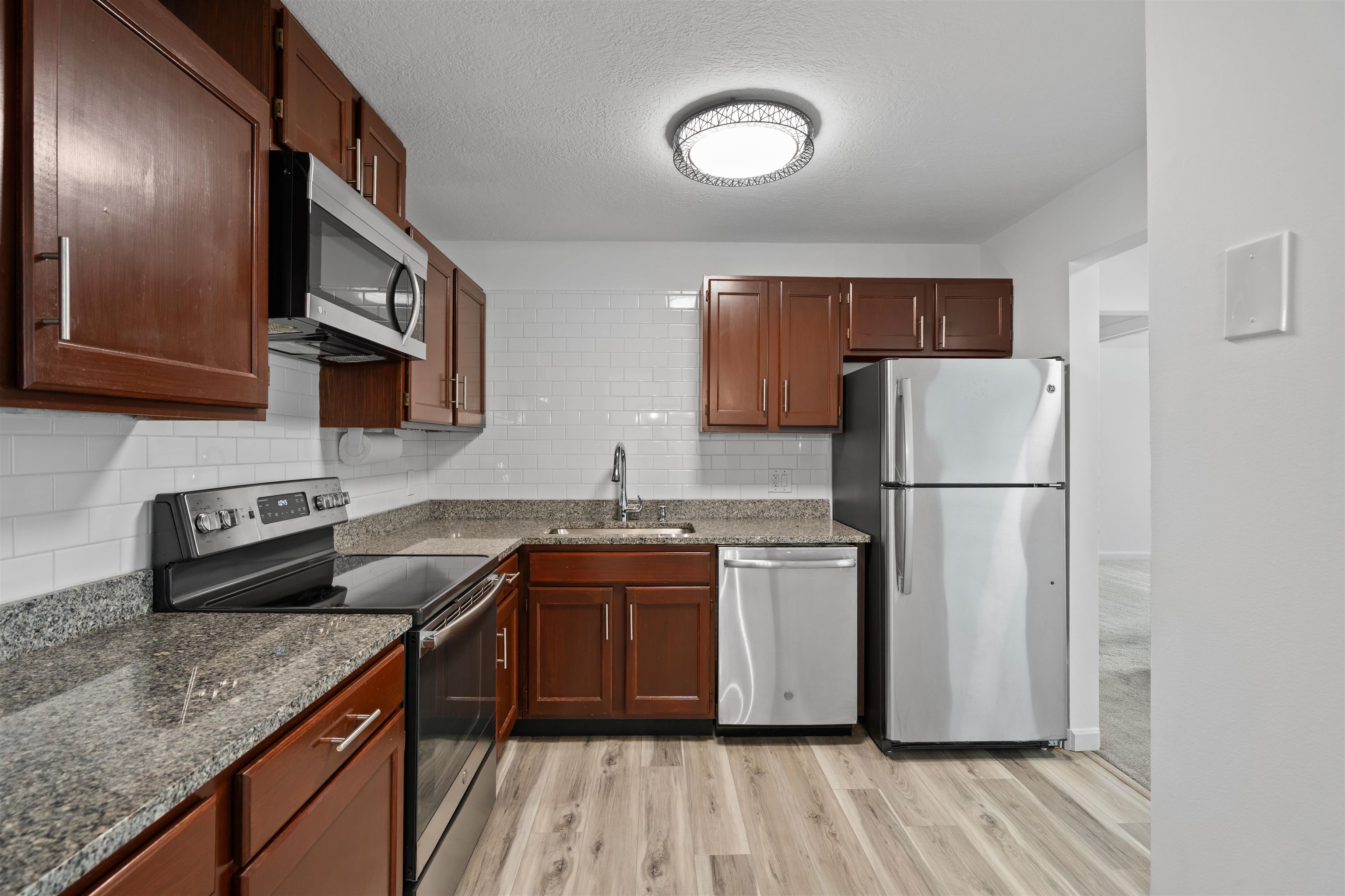 2 Bristol Court, Unit 352 Derry, NH 03038 - Photo 8 of 19