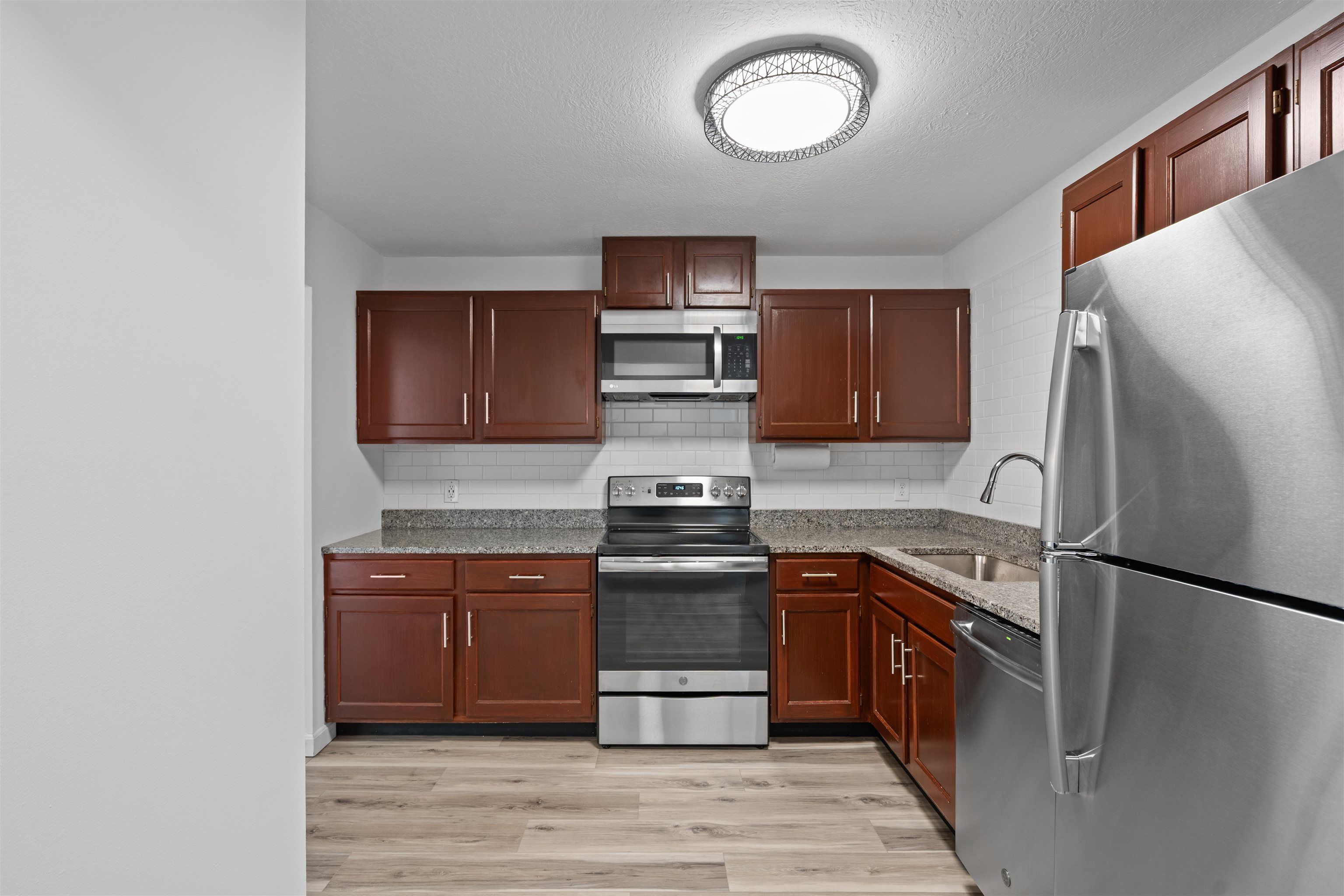 2 Bristol Court, Unit 352 Derry, NH 03038 - Photo 9 of 19