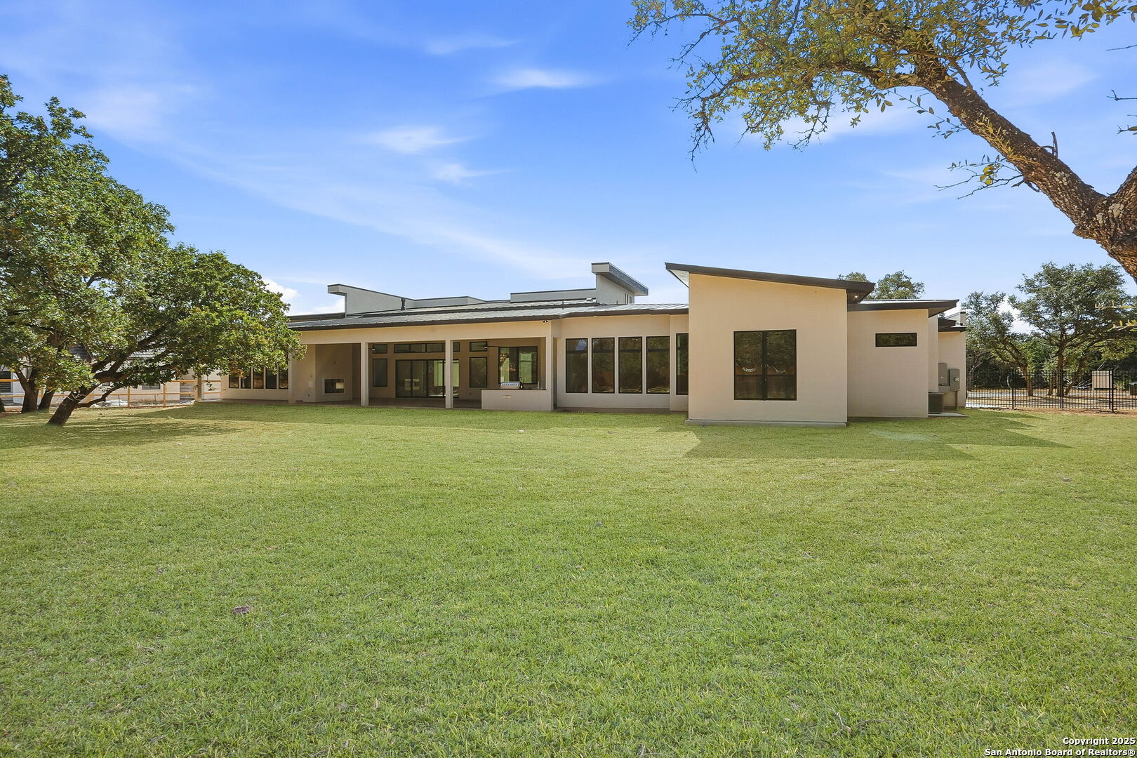 15 Wellesley Loop Shavano Park, TX 78231 - Photo 27 of 48 a view of a house with a garden