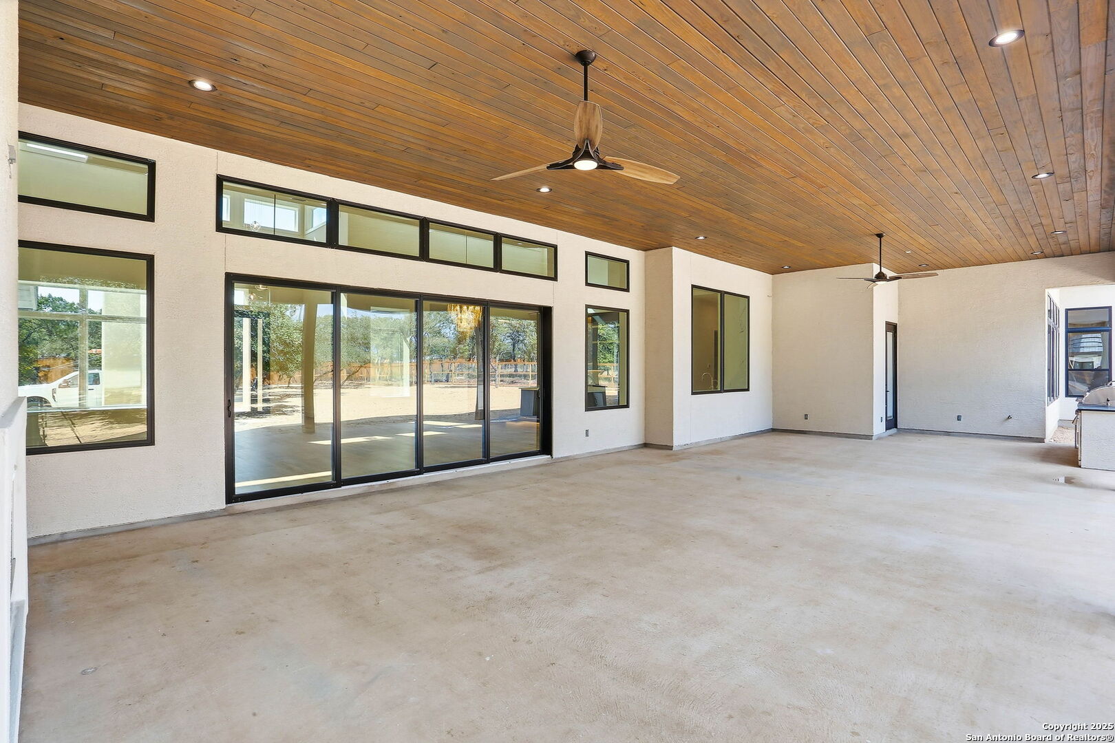 15 Wellesley Loop Shavano Park, TX 78231 - Photo 28 of 48 a view of an empty room with a window