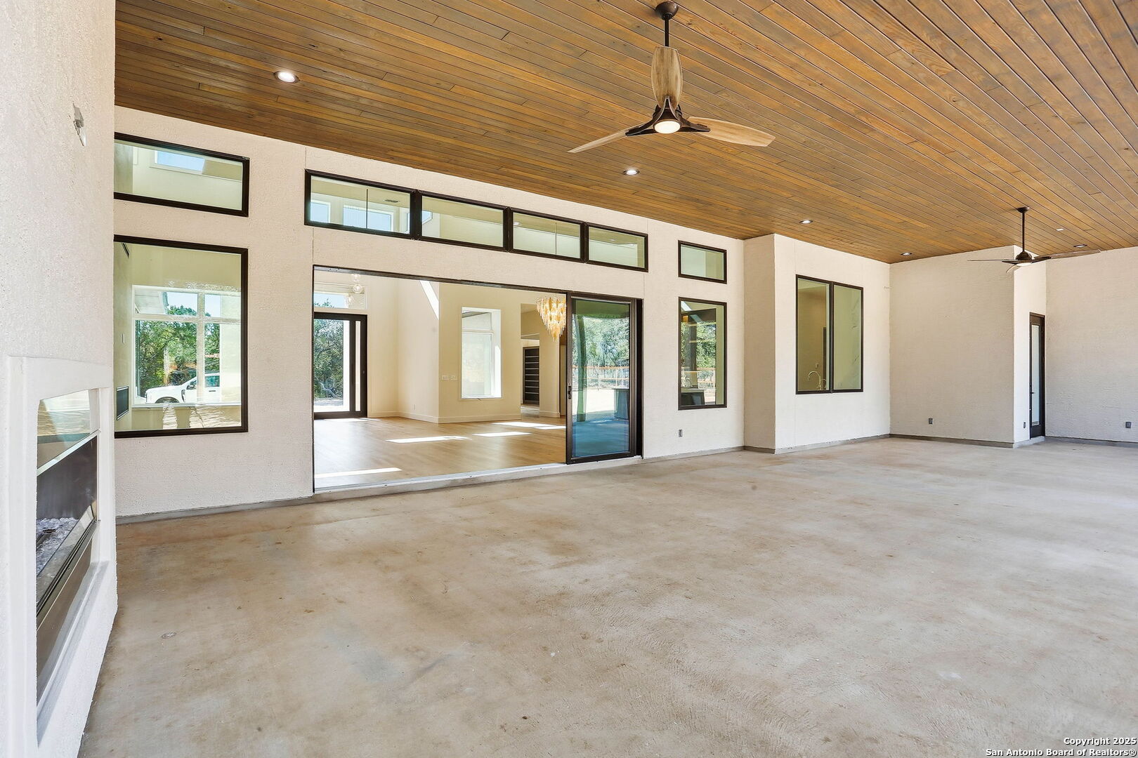 15 Wellesley Loop Shavano Park, TX 78231 - Photo 31 of 48 a view of an empty room with a window