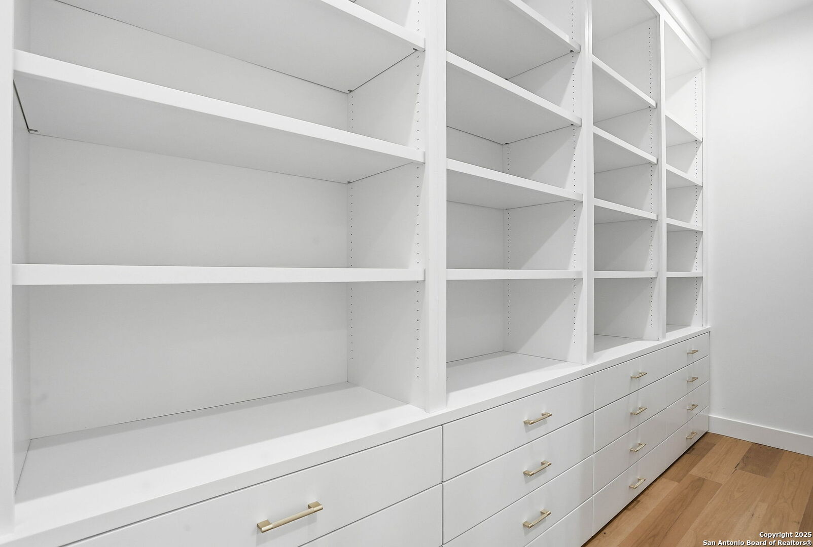 15 Wellesley Loop Shavano Park, TX 78231 - Photo 32 of 48 a close view of closet