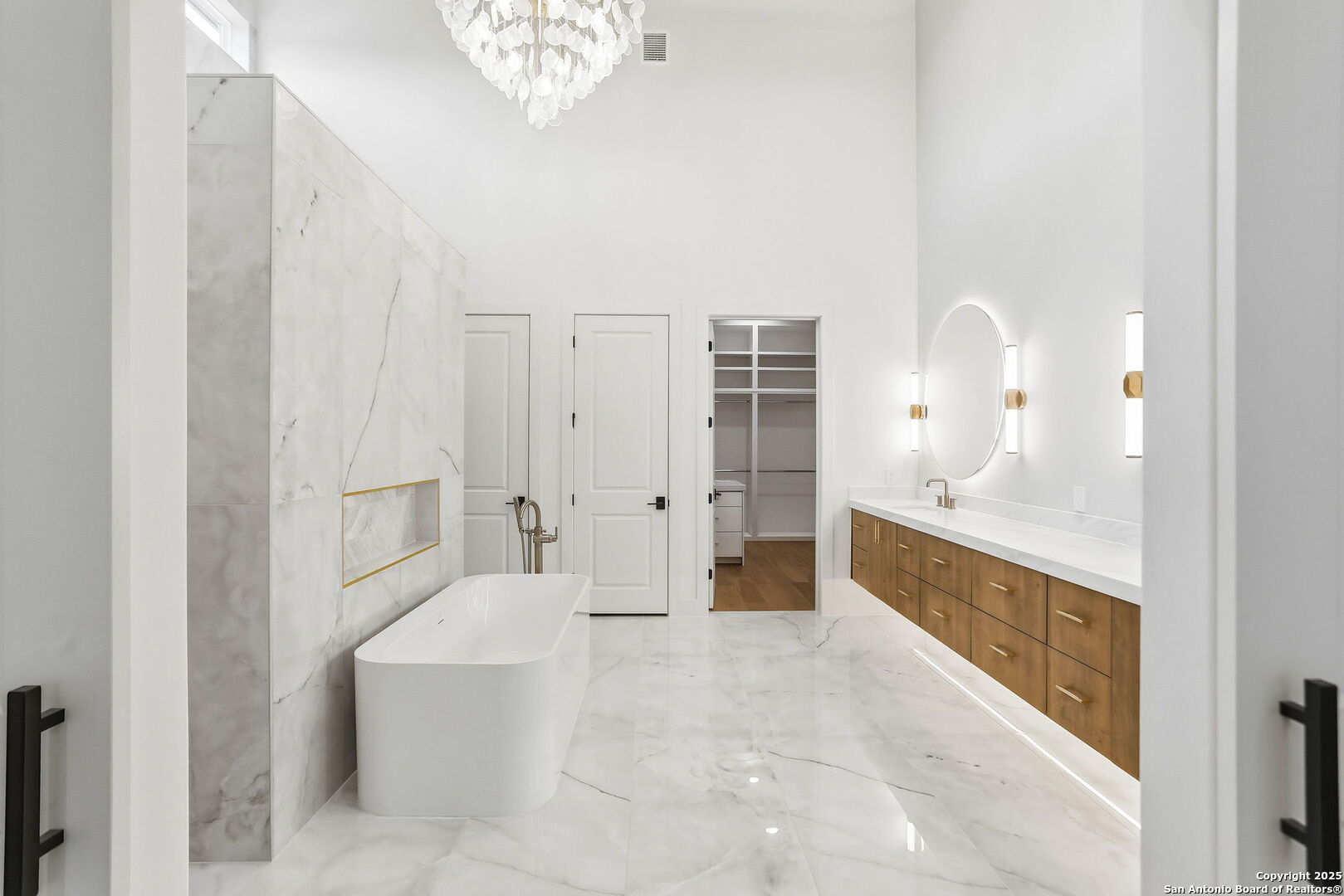 15 Wellesley Loop Shavano Park, TX 78231 - Photo 41 of 48 a large bathroom with a tub and shower