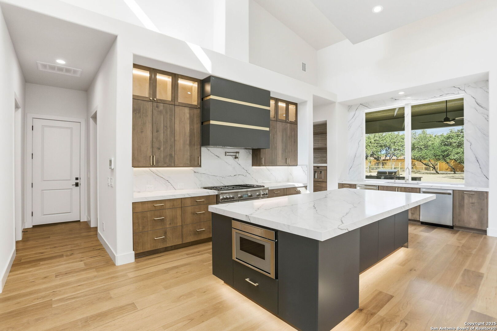15 Wellesley Loop Shavano Park, TX 78231 - Photo 6 of 48 a kitchen with a stove and a sink