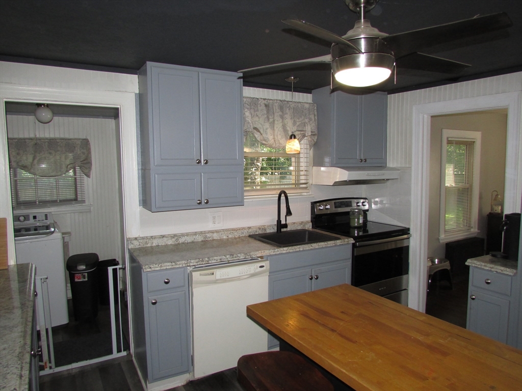 20 Fallston Street Springfield, MA 01119 - Photo 9 of 38