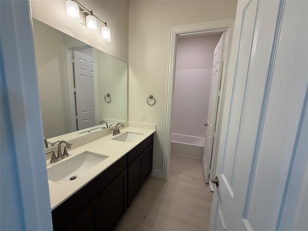208 Slimp Bluff Azle, TX 76020 - Photo 17 of 26