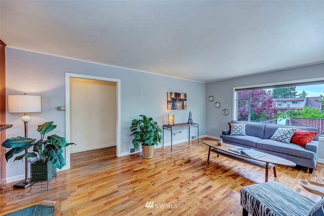 9057 Meridian Place North Seattle, WA 98103 - Photo 2 of 19 Gallery Image 2