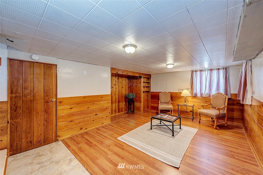 9057 Meridian Place North Seattle, WA 98103 - Photo 12 of 19 Gallery Image 12