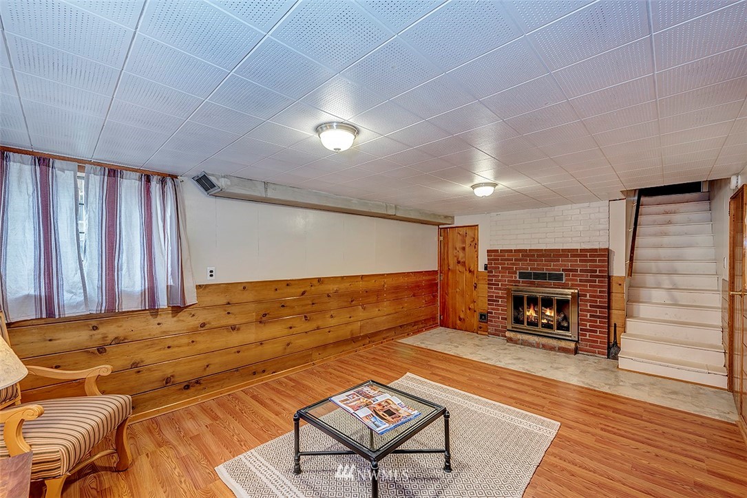 9057 Meridian Place North Seattle, WA 98103 - Photo 13 of 19 Gallery Image 13