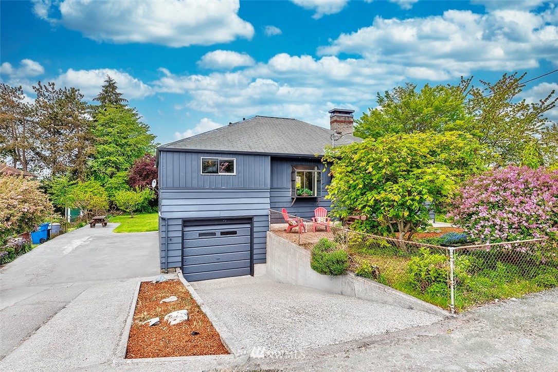 9057 Meridian Place North Seattle, WA 98103 - Photo 15 of 19 Gallery Image 15