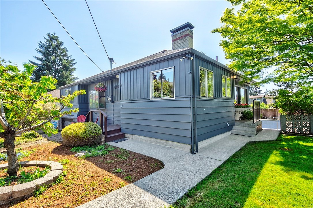 9057 Meridian Place North Seattle, WA 98103 - Photo 18 of 19 Gallery Image 18