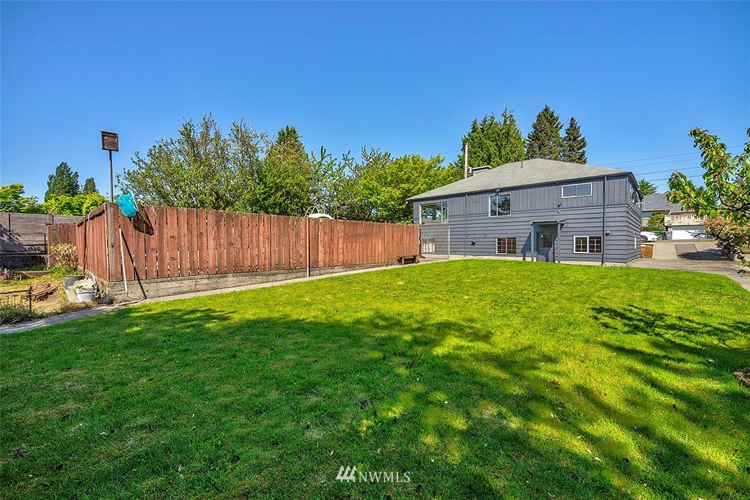 9057 Meridian Place North Seattle, WA 98103 - Photo 19 of 19 Gallery Image 19
