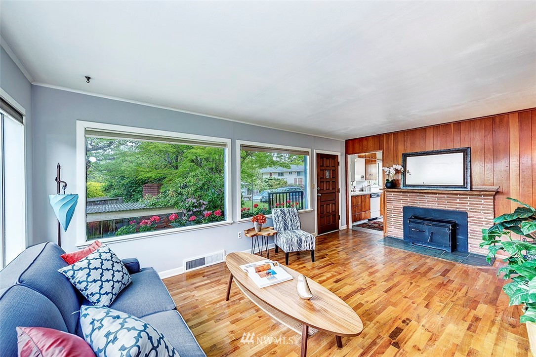 9057 Meridian Place North Seattle, WA 98103 - Photo 3 of 19 Gallery Image 3