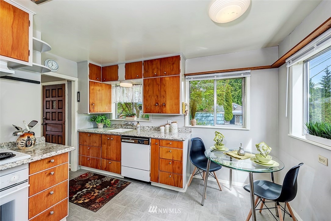 9057 Meridian Place North Seattle, WA 98103 - Photo 5 of 19 Gallery Image 5