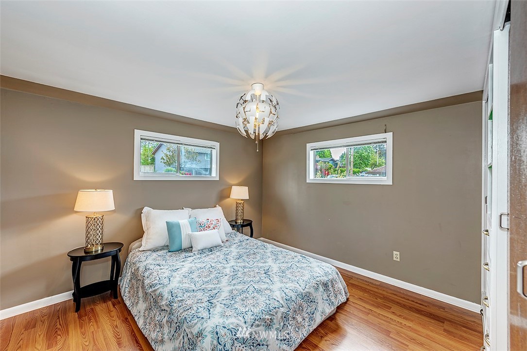 9057 Meridian Place North Seattle, WA 98103 - Photo 7 of 19 Gallery Image 7