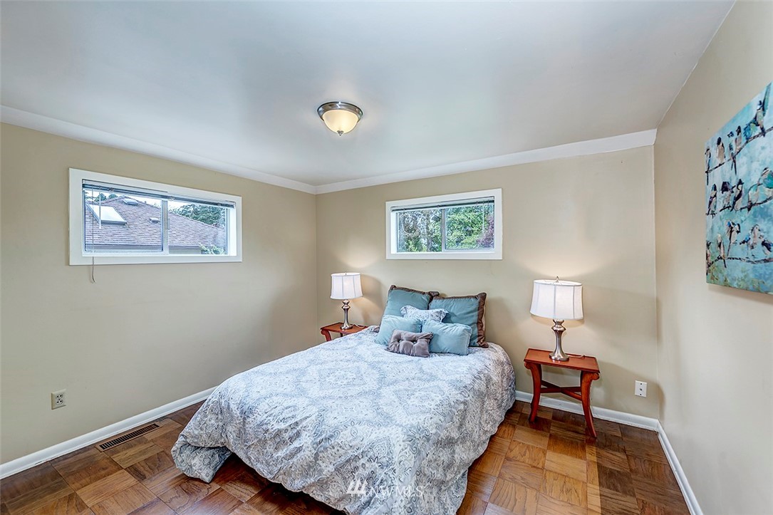 9057 Meridian Place North Seattle, WA 98103 - Photo 9 of 19 Gallery Image 9