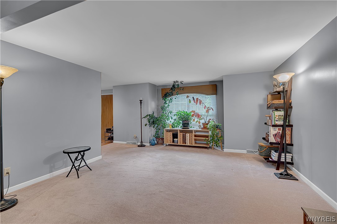 341 Rambling Road Amherst, NY 14051 - Photo 7 of 37