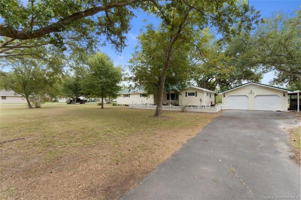 1002 Goodrich Road Sulphur, LA 70665 - Photo 2 of 21