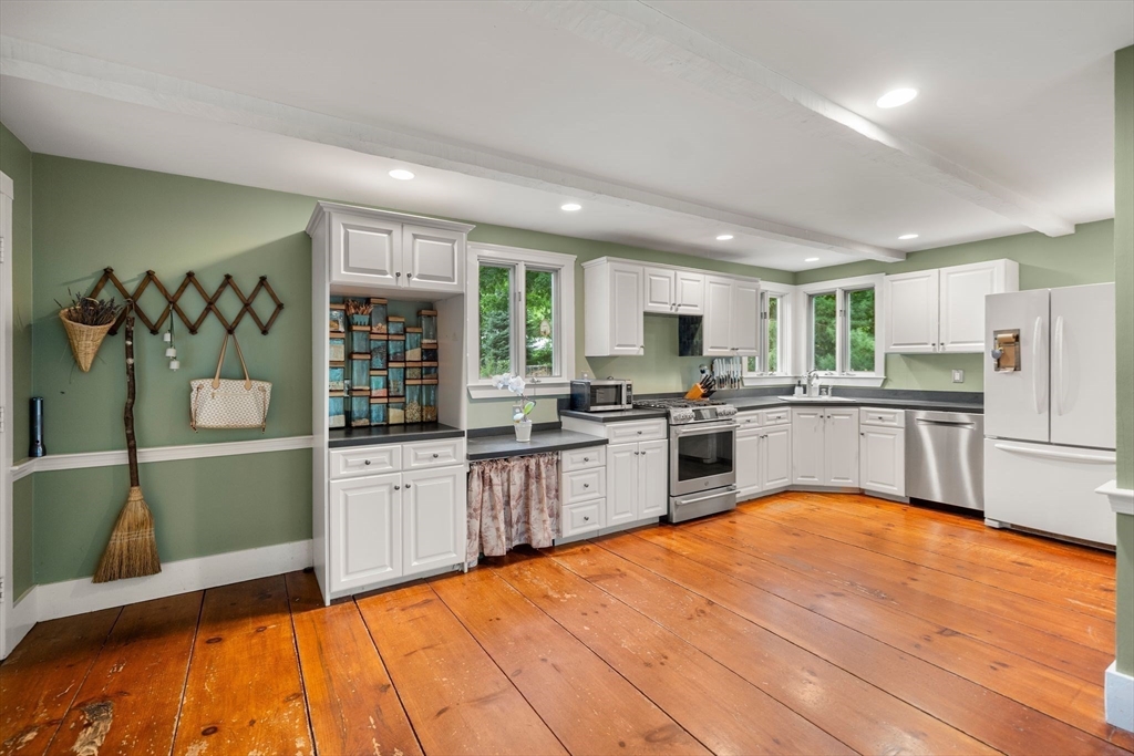 31 Broadway Hanover, MA 02339 - Photo 6 of 42