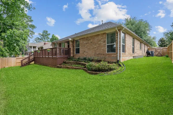 $440,000 | 2504 North Yorkchase Lane, Conroe, TX 77304
