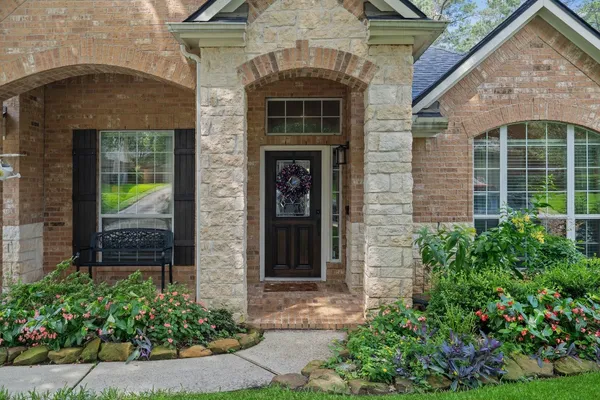 $440,000 | 2504 North Yorkchase Lane, Conroe, TX 77304