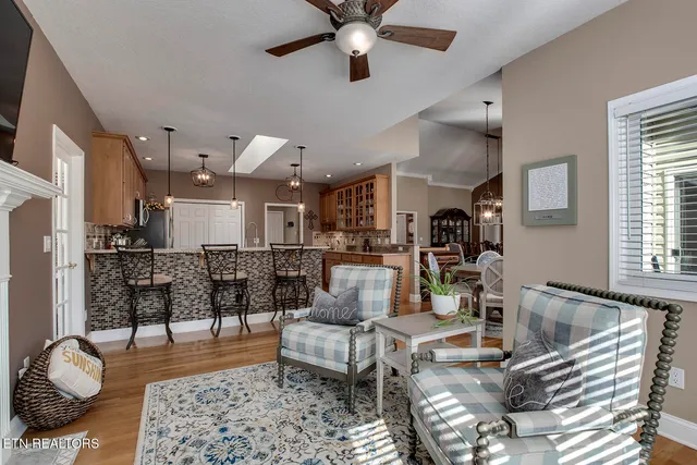 $825,000 | 130 Daleyuhski Way, Loudon, TN 37774