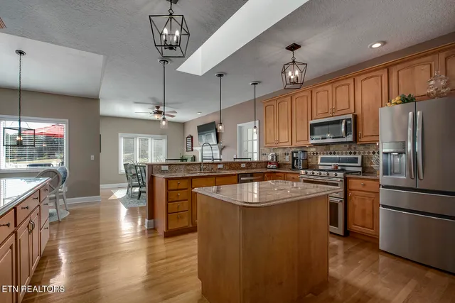 $825,000 | 130 Daleyuhski Way, Loudon, TN 37774