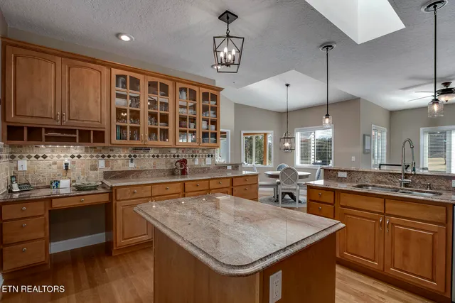 $825,000 | 130 Daleyuhski Way, Loudon, TN 37774