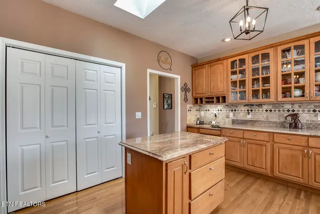 $825,000 | 130 Daleyuhski Way, Loudon, TN 37774