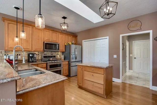 $825,000 | 130 Daleyuhski Way, Loudon, TN 37774