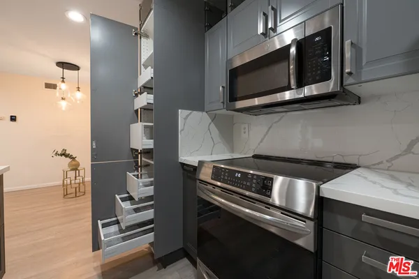 $698,800 | 4260 VÃa Arbolada, Unit 116, Los Angeles, CA 90042