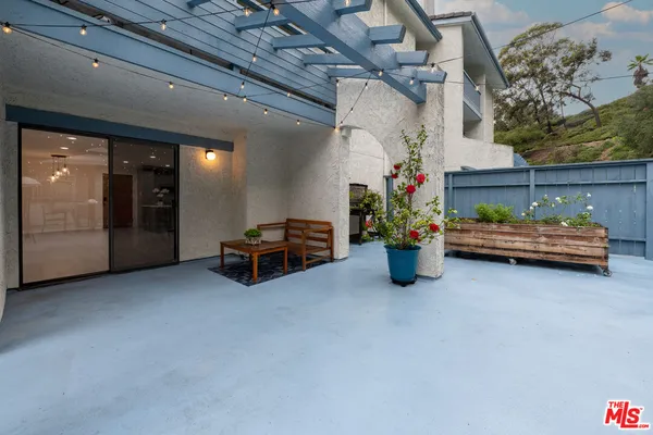 $698,800 | 4260 VÃa Arbolada, Unit 116, Los Angeles, CA 90042
