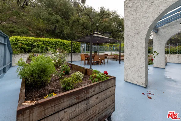 $698,800 | 4260 VÃa Arbolada, Unit 116, Los Angeles, CA 90042