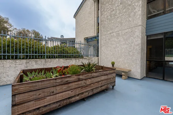 $698,800 | 4260 VÃa Arbolada, Unit 116, Los Angeles, CA 90042